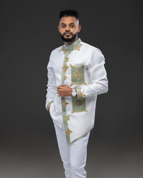 “ንዓይኒ ዝስሕብ፣ ንወዲ ተባዕታይ ዝተሰርሐ ክዳን ባህልና።”
